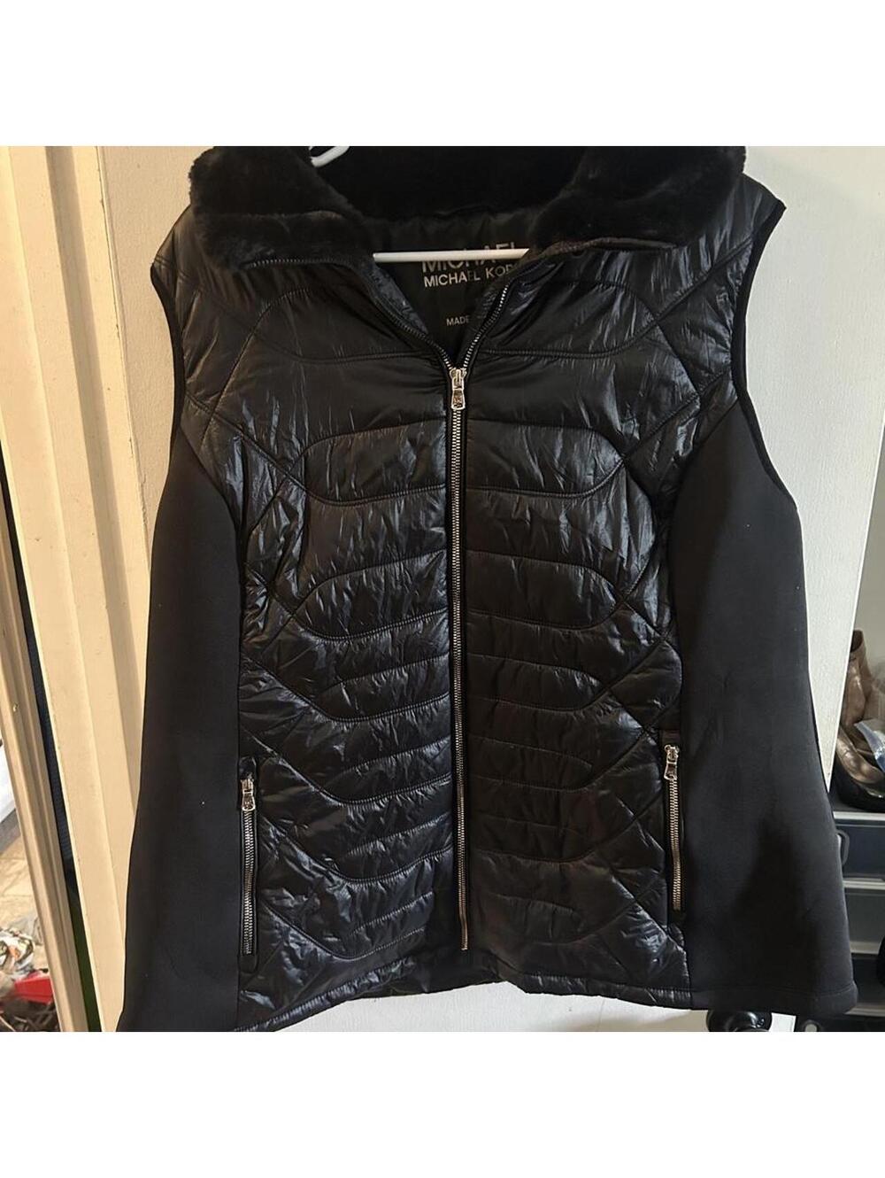 Michael Michael Kors black puffer vest with elastic stretchy sizes, size 2X